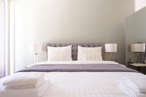 Exclusive 2-Bedroom condo with Pool & Balcony Vienna